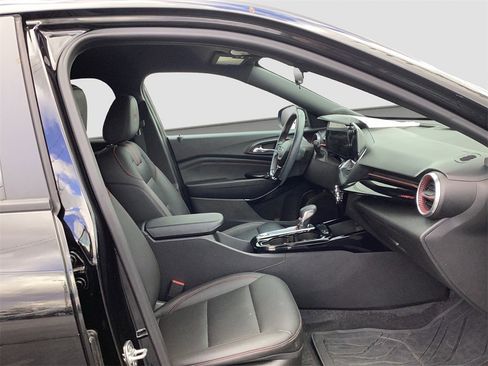 Used 2025 Chevrolet Trax RS w/ Driver Confidence Package image 18