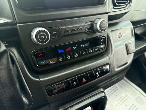 Used 2025 RAM ProMaster 2500 w/ U-Haul Equipment Group FWD image 40
