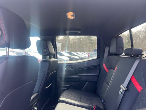 Certified 2024 Chevrolet Colorado Z71 w/ LPO, Dark Essentials Package image 28