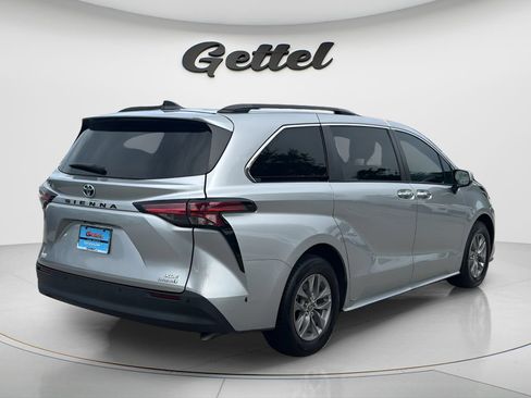 Used 2022 Toyota Sienna XLE FWD image 5