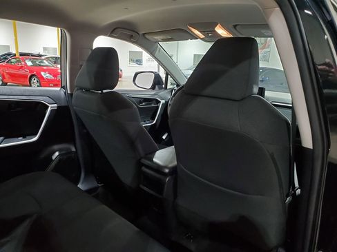 Used 2021 Toyota RAV4 LE image 20