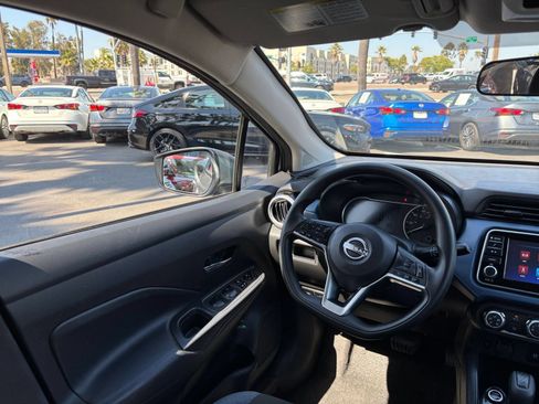 Used 2025 Nissan Versa SV FWD image 32