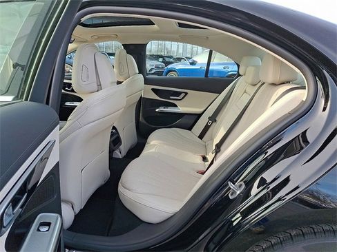 Used 2026 Mercedes-Benz E 350 4MATIC Sedan image 8