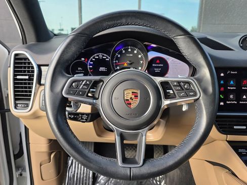Used 2022 Porsche Cayenne image 32