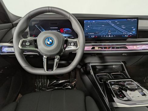 Used 2026 BMW i7 xDrive60 AWD/4WD image 25