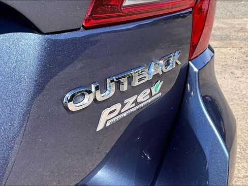 Used 2017 Subaru Outback 2.5i Premium AWD/4WD image 11