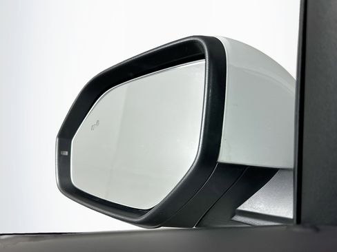 Used 2025 Volkswagen Atlas SE image 16