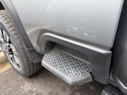 Used 2025 GMC Sierra 2500 Denali w/ Denali Reserve Package image 8