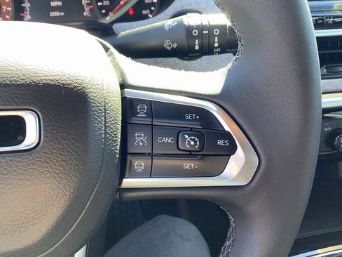 Used 2025 Jeep Compass Latitude w/ Convenience Group image 12