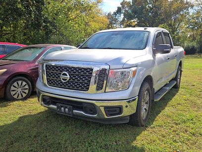 Used 2018 Nissan Titan SV w/ SV Convenience Package