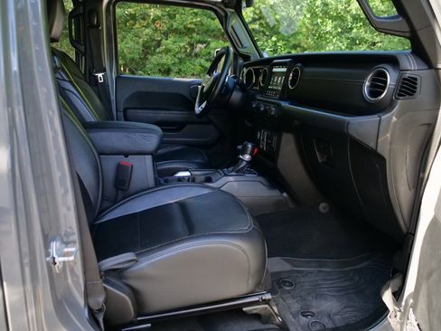 Used 2020 Jeep Gladiator Overland image 39