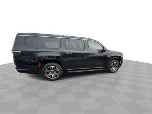 Used 2024 Jeep Wagoneer L Series II w/ Flexible Seating Group AWD/4WD image 9