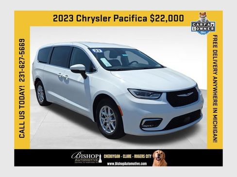 Used 2023 Chrysler Pacifica Touring-L FWD image 1