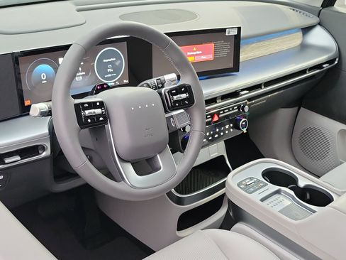 Certified 2026 Hyundai Ioniq 9 SEL image 5