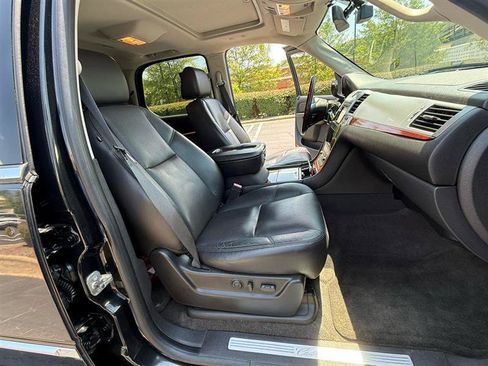 Used 2010 Cadillac Escalade Luxury AWD/4WD image 15