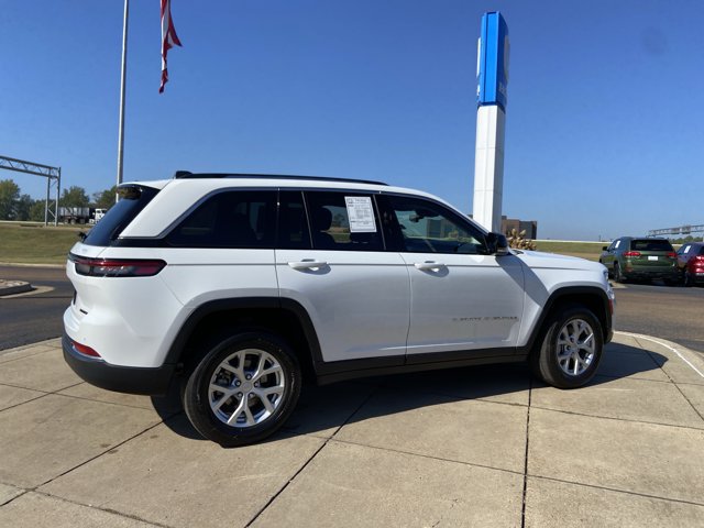 Used 2023 Jeep Grand Cherokee Limited AWD/4WD image 15