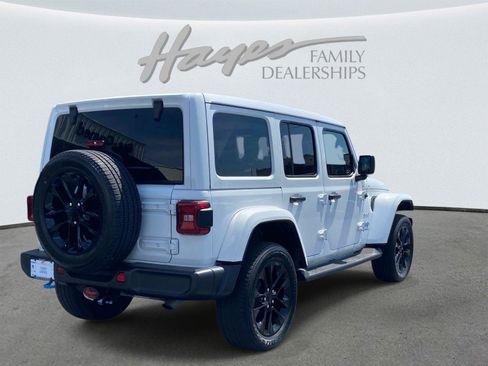 Used 2023 Jeep Wrangler Unlimited Sahara w/ Cold Weather Group AWD/4WD image 3