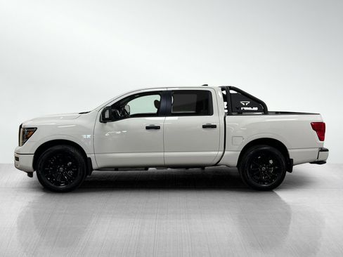 Used 2024 Nissan Titan SV image 3