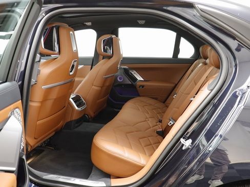 Certified 2025 BMW 750e xDrive w/ Executive Package image 14