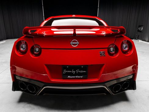 Used 2023 Nissan GT-R Premium w/ Floor Mat Package image 12