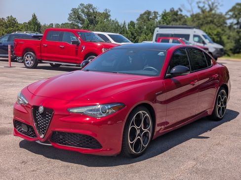 Used 2022 Alfa Romeo Giulia Veloce RWD image 5