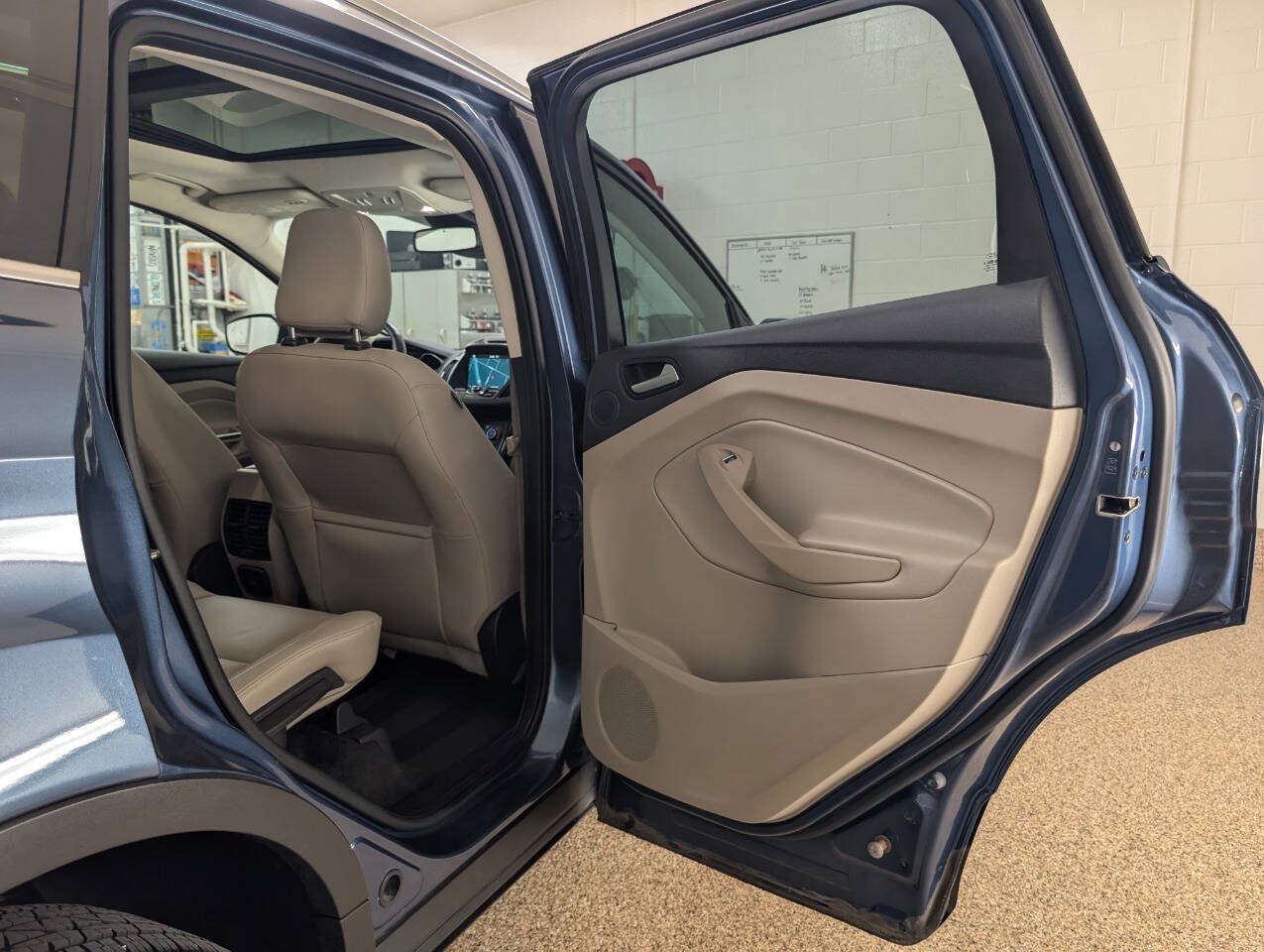 Used 2018 Ford Escape Titanium w/ Ford Safe & Smart Package AWD/4WD image 18