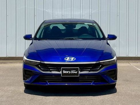 Used 2025 Hyundai Elantra Hybrid FWD image 9
