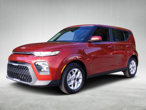 Certified 2022 Kia Soul LX w/ Technology Package image 7