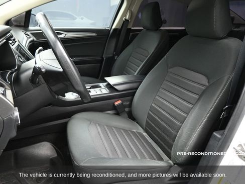 Used 2020 Ford Fusion SE image 6