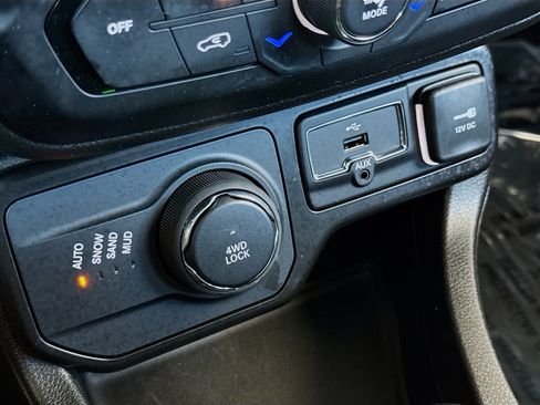 Used 2023 Jeep Renegade Limited AWD/4WD image 12