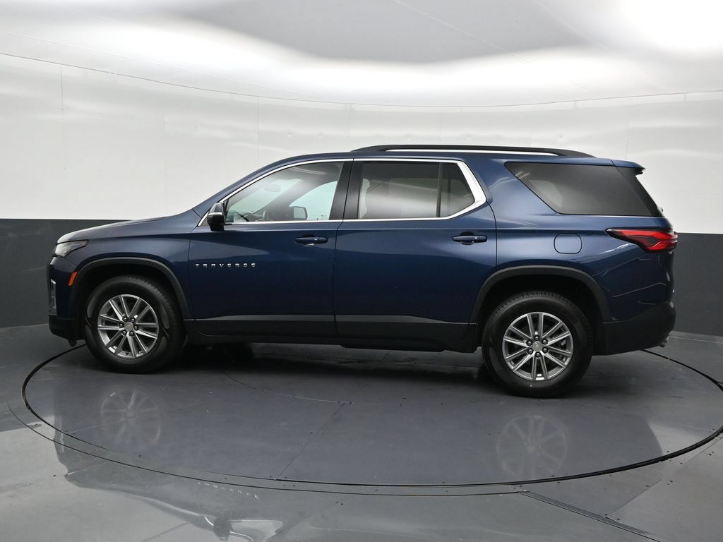 Used 2023 Chevrolet Traverse LT FWD image 2