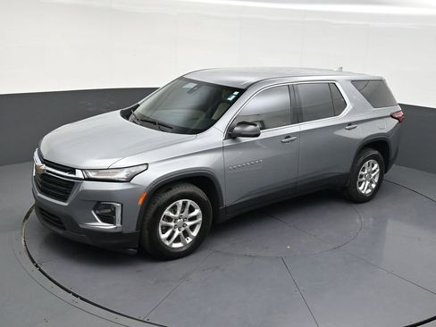Used 2023 Chevrolet Traverse LS image 12