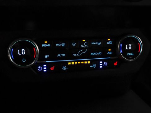 Used 2019 Ford Expedition XLT w/ Equipment Group 202A RWD image 23