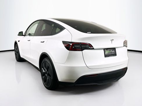 Used 2025 Tesla Model Y Long Range RWD image 5