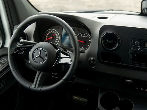 Used 2025 Mercedes-Benz Sprinter 2500 image 31