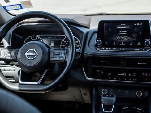 Used 2023 Nissan Rogue SV FWD image 13
