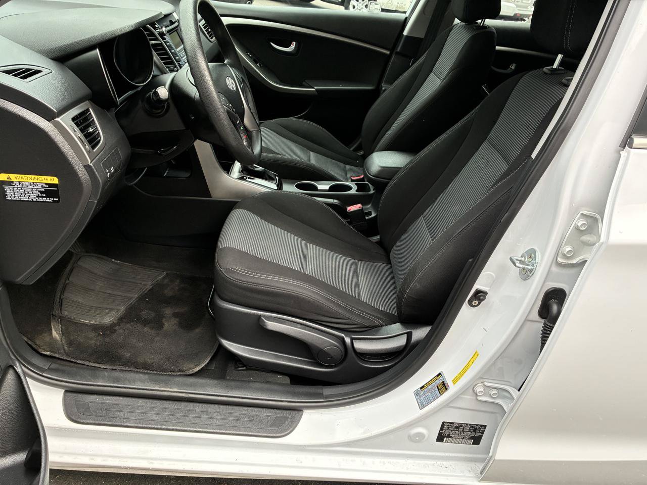 Used 2017 Hyundai Elantra GT FWD image 11