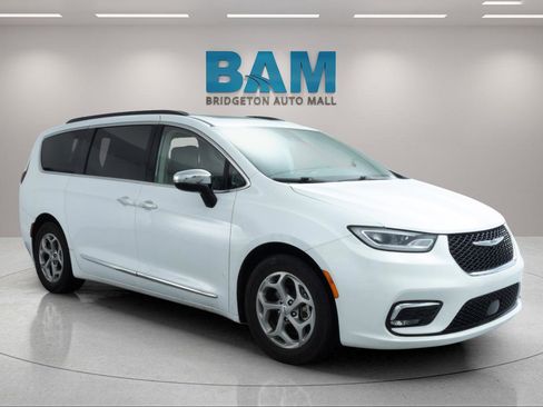 Used 2023 Chrysler Pacifica Limited FWD image 8