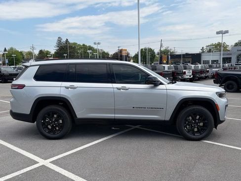 New 2026 Jeep Grand Cherokee L 4WD image 8