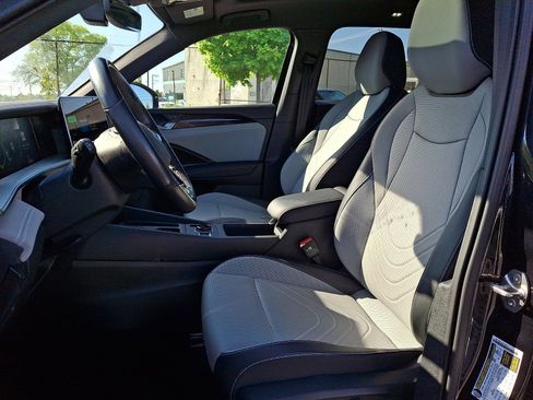 Used 2025 Volkswagen Tiguan SE R-Line AWD/4WD image 13