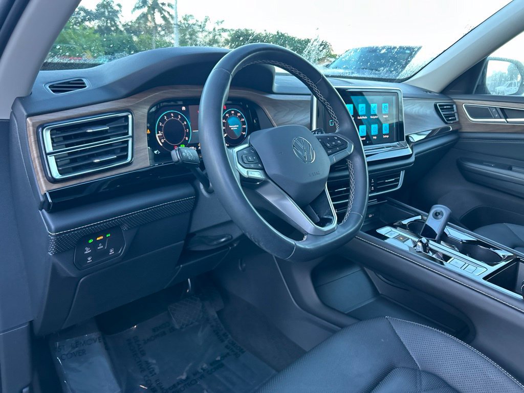 Used 2024 Volkswagen Atlas SE w/ Panoramic Sunroof Package AWD/4WD image 12