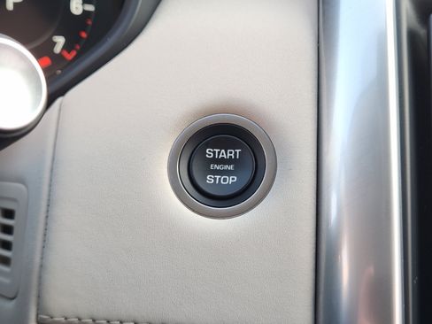 Used 2025 Land Rover Discovery S AWD/4WD image 17