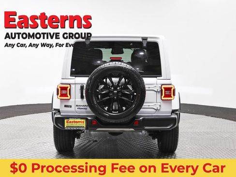 Used 2025 Jeep Wrangler Unlimited Sahara AWD/4WD image 6