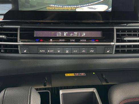 Used 2025 Toyota Sienna XSE AWD/4WD image 27