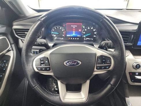 Used 2021 Ford Explorer XLT w/ Equipment Group 202A AWD/4WD image 22