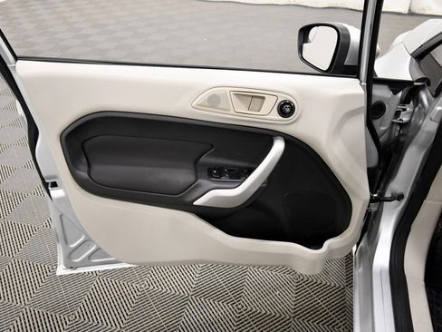 Used 2013 Ford Fiesta SE image 13