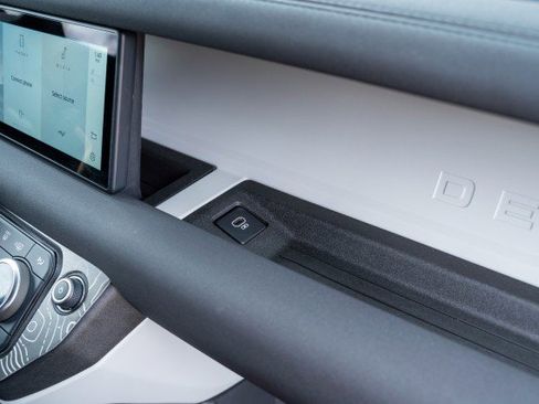 Used 2023 Land Rover Defender 110 S image 57