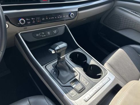 Used 2025 Kia Carnival FWD image 27