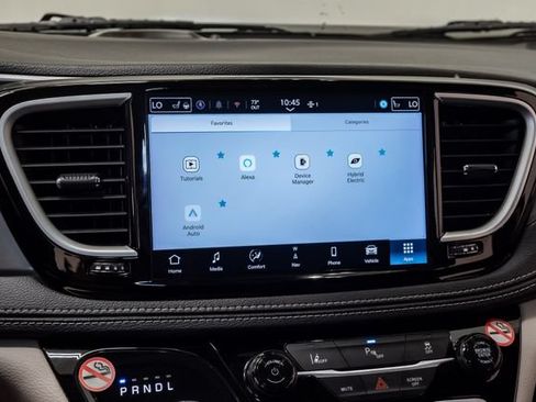 Used 2024 Chrysler Pacifica Limited FWD image 21