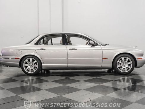 Used 2004 Jaguar XJ8 image 13